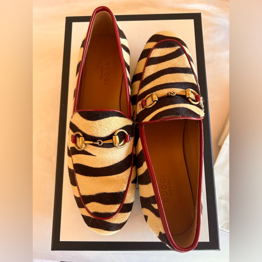 Gucci Jordaan Horsebit Loafer Tiger Lux Calf Hair Print.